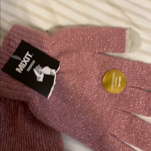 Tech Gloves - Picture 3 of 4